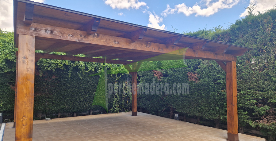 cenador de madera a un agua estilo rustico