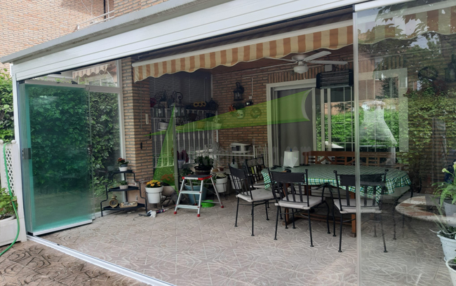 porche de madera con teja