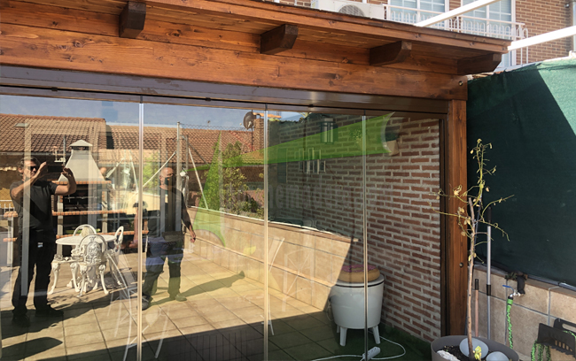 porche de madera con teja