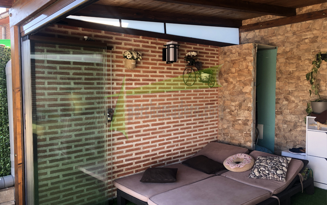 porche de madera con teja