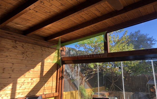 porche de madera con teja