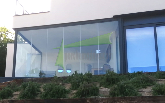 porche de madera con cerramiento de cristal 