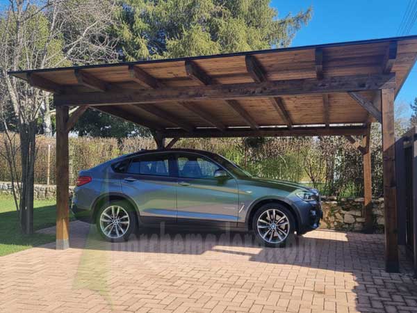 garaje de madera para un coche