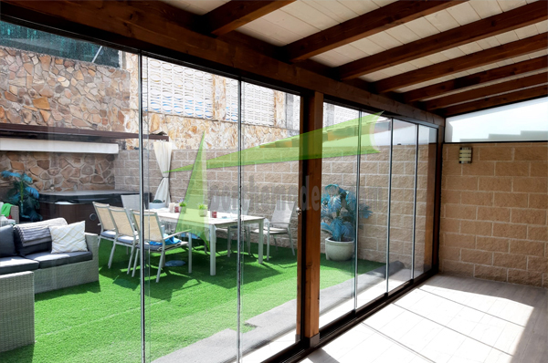 porche de madera acristalado 