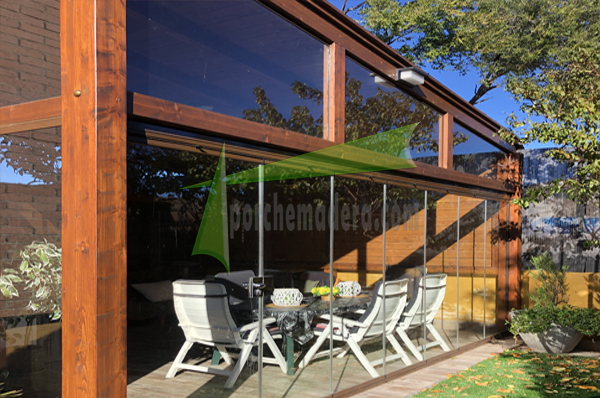 porche de madera mooderno acristalado