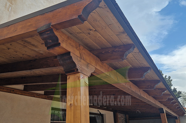 porche de madera en color nogal