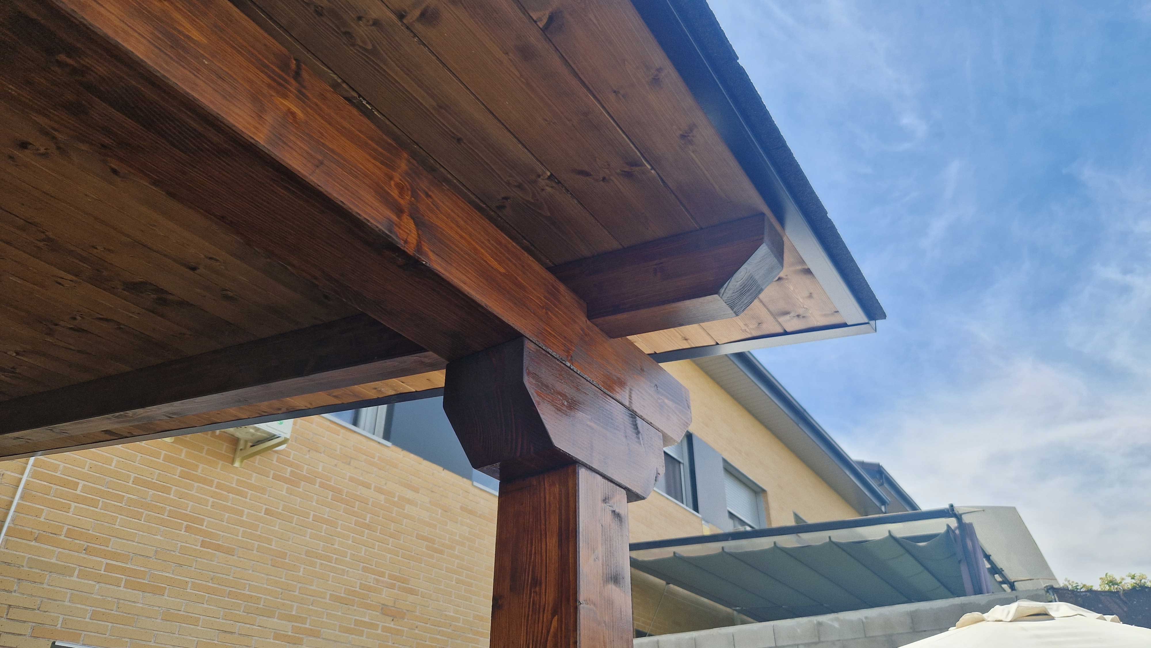 porche de madera moderno