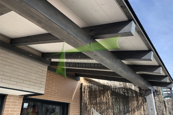 porche de madera con teja