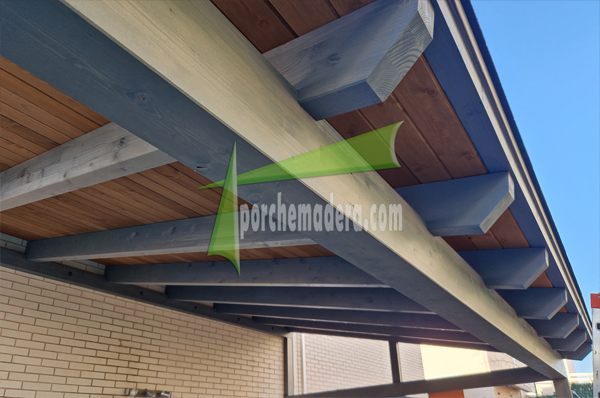 porche de madera con teja