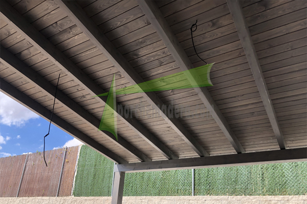 porche de madera con teja